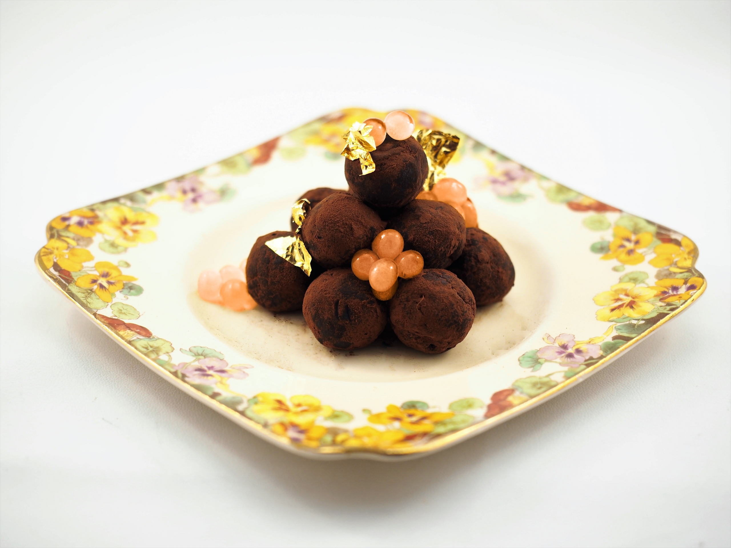 Chocolate-Truffles-with-Golden-Ruby-Grapefruit-Flavour-Pearls