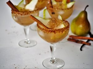 Sparkling Spiced Pear Cocktails with Vanilla Bean Flavour Pearls
